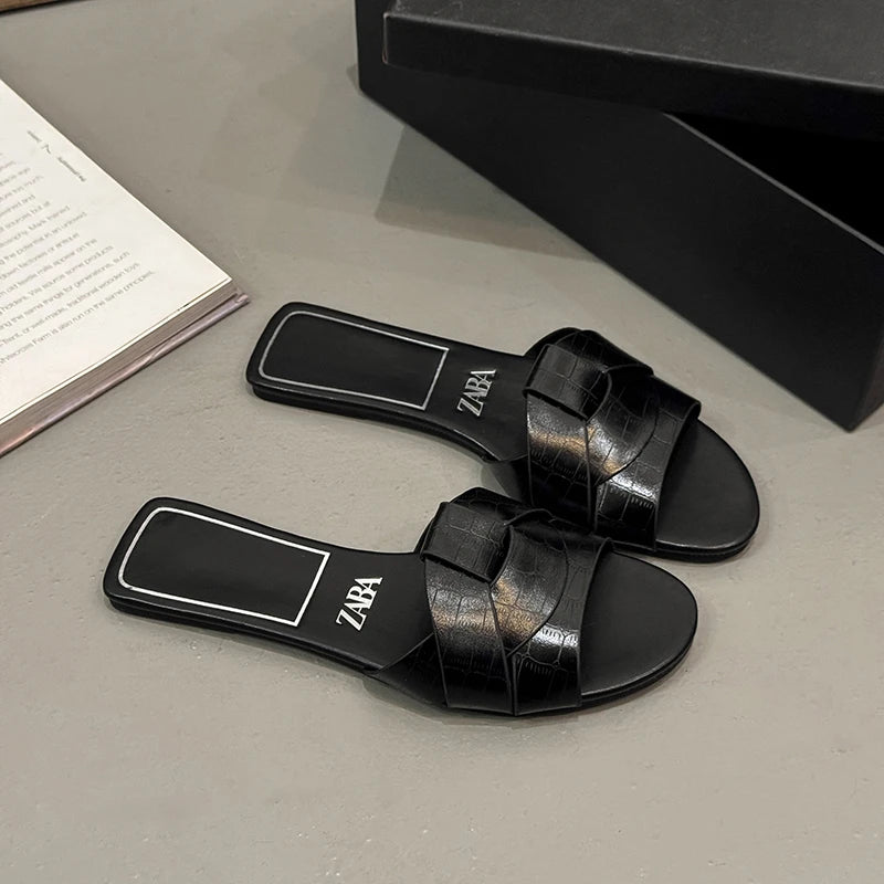 Flat Slippers Casual Shoes Woman 2025 Trend Luxury Summer Elegant Dresses Sandals Beach Designer House Round Toe Brand Bathroom