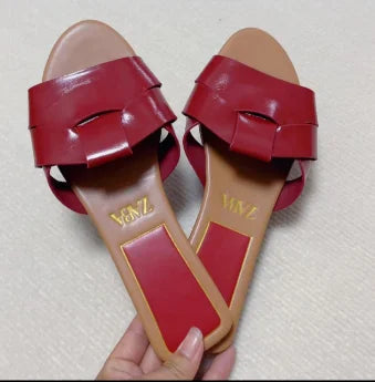 Flat Slippers Casual Shoes Woman 2025 Trend Luxury Summer Elegant Dresses Sandals Beach Designer House Round Toe Brand Bathroom