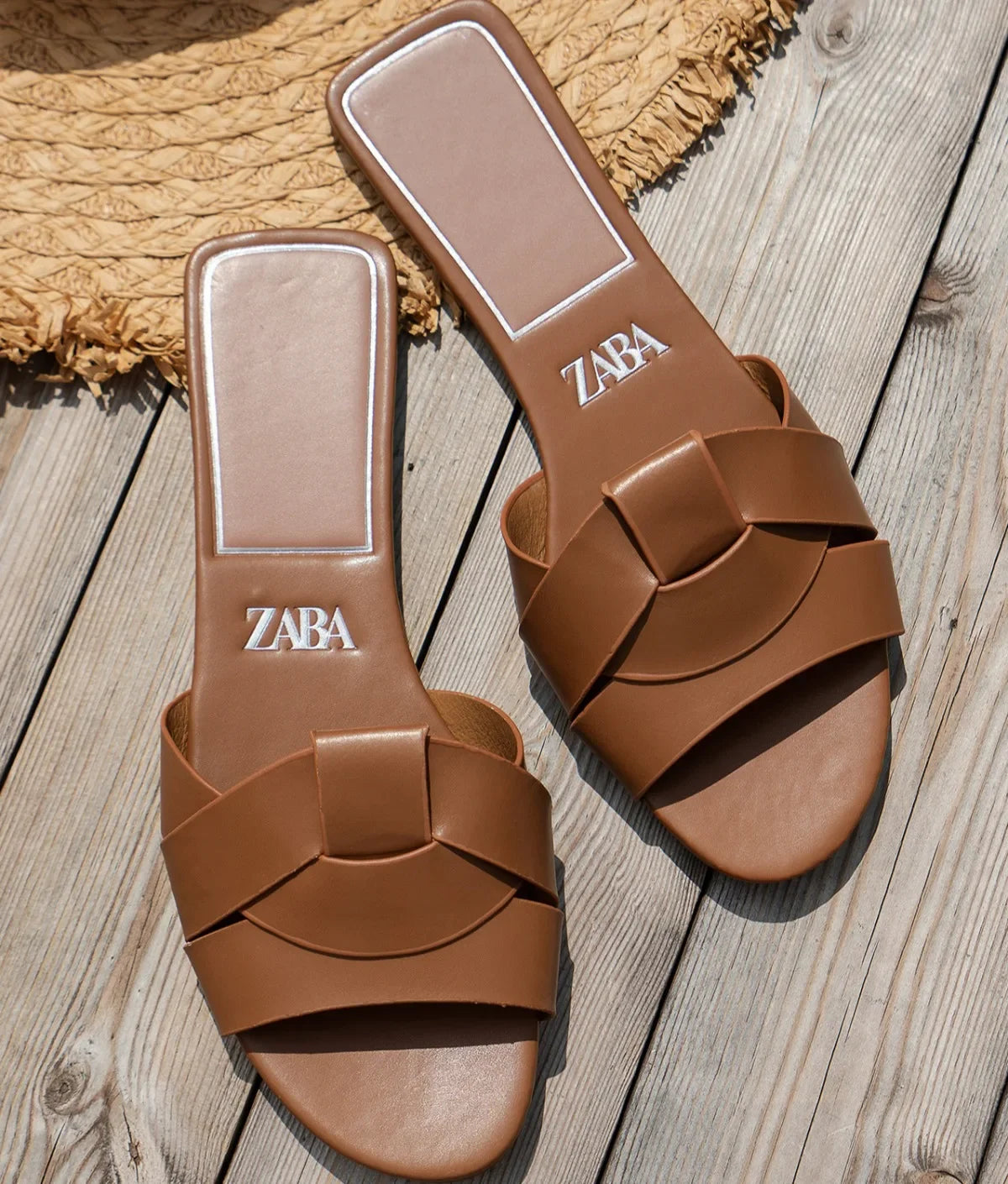 Flat Slippers Casual Shoes Woman 2025 Trend Luxury Summer Elegant Dresses Sandals Beach Designer House Round Toe Brand Bathroom