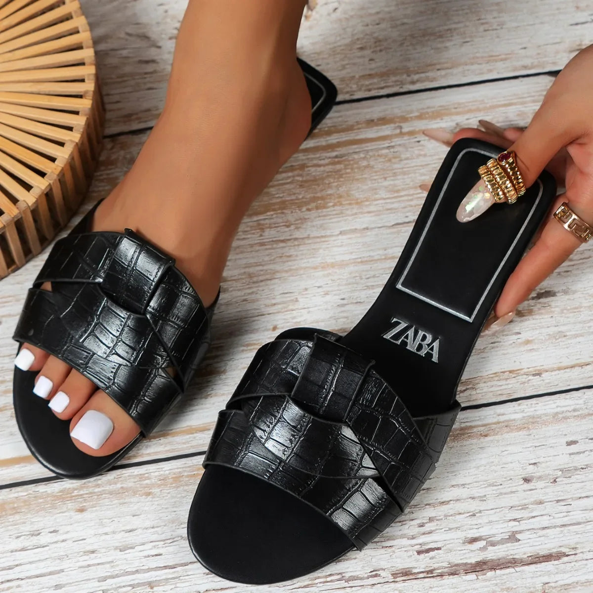 Flat Slippers Casual Shoes Woman 2025 Trend Luxury Summer Elegant Dresses Sandals Beach Designer House Round Toe Brand Bathroom